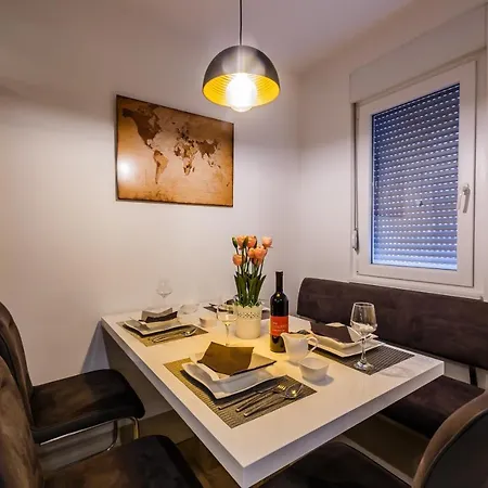 Apartment Angels Kastela